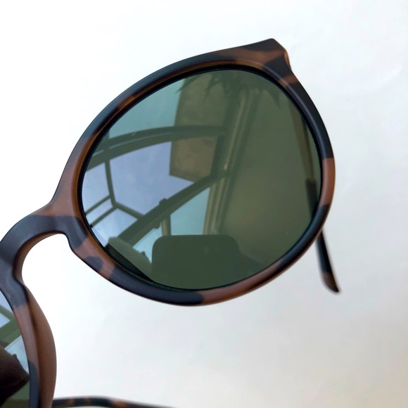 Calvin Klein tortoise shell sunglasses - Picture 5 of 16